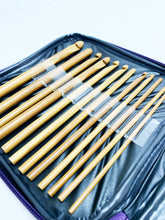 Cargar imagen en el visor de la galería, Set de agujas de Bambú. Con estuche.