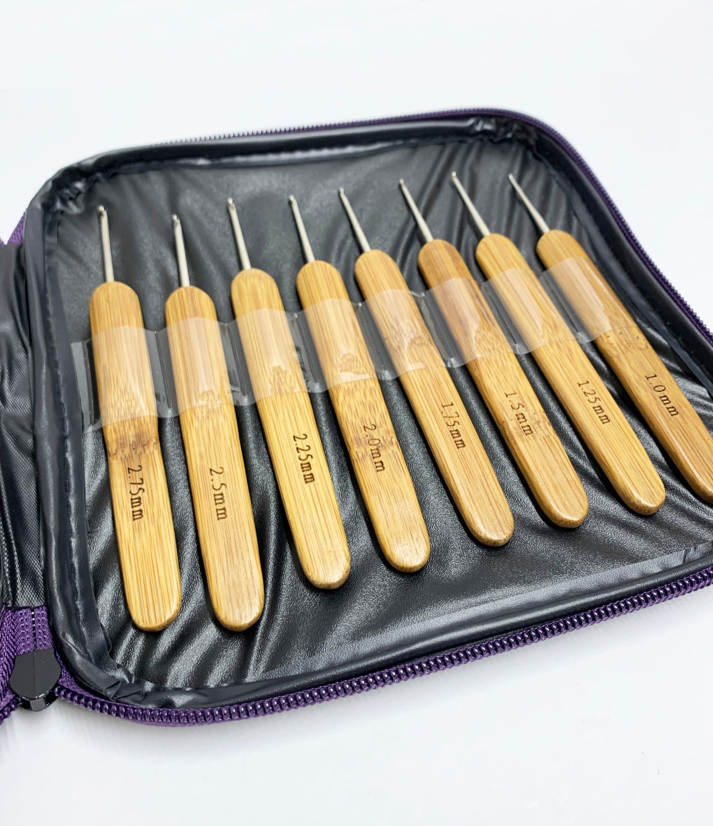 Set de agujas de Bambú. Con estuche.