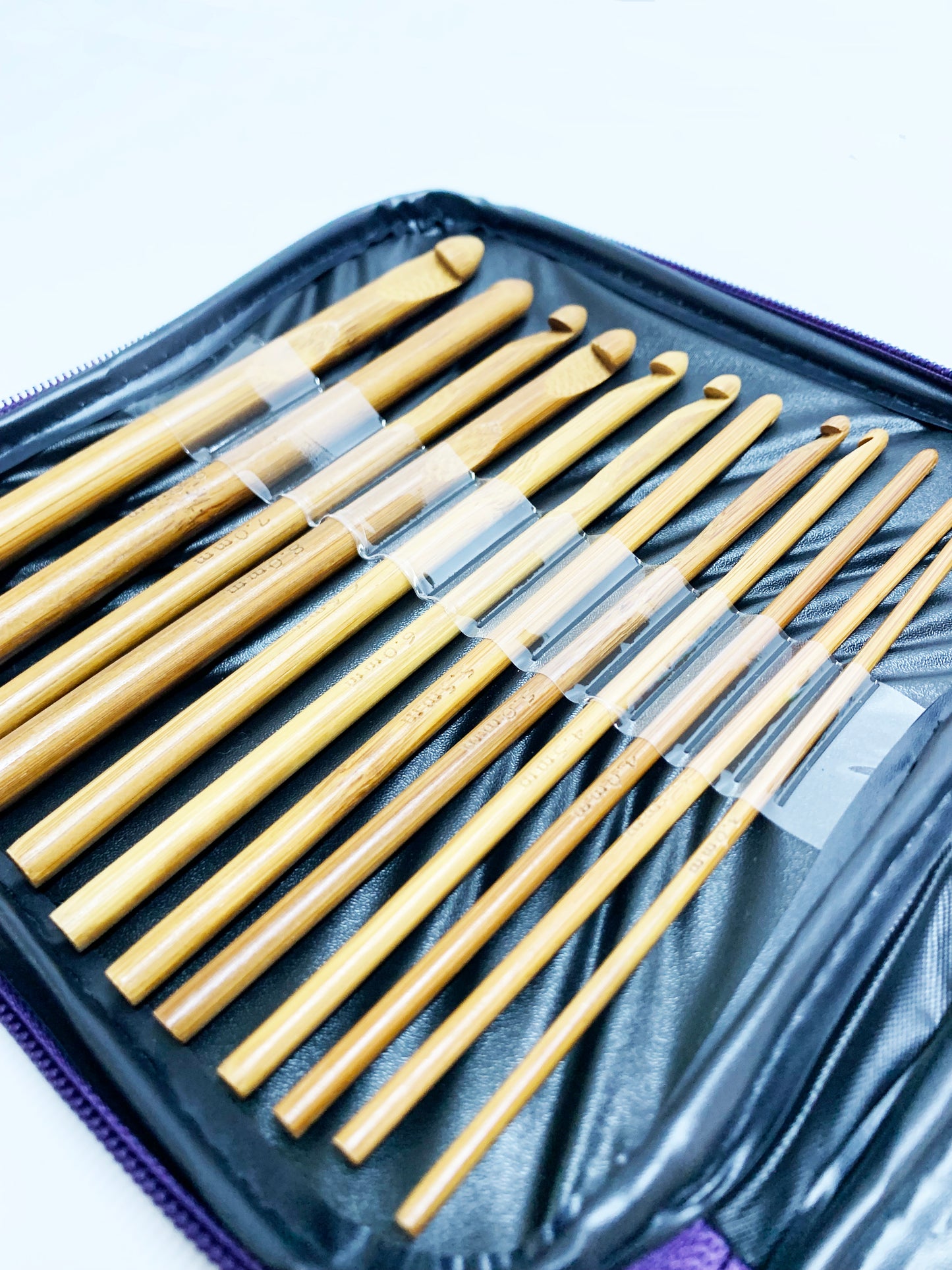 Set de agujas de Bambú. Con estuche.