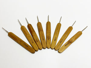 Set de agujas de Bambú. Con estuche.